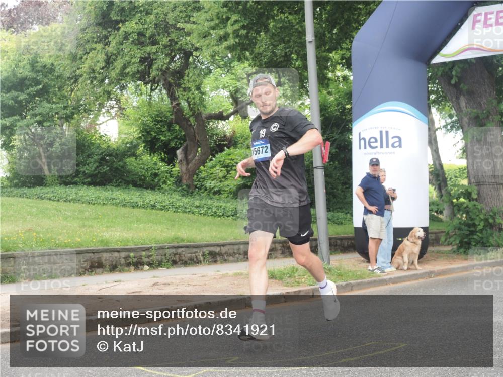 29.06.2025 - hella hamburg halbmarathon KatJ http://msf.ph/oto/8341921 29.06.2025 10:19:19 Zwischen KM18-KM19 3043, 6781, 7231 meine-sportfotos.de