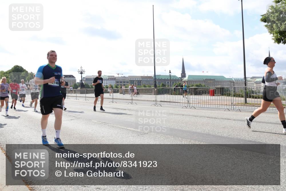 29.06.2025 - hella hamburg halbmarathon Lena Gebhardt http://msf.ph/oto/8341923 29.06.2025 10:00:42 Lombardsbrücke 1611, 746, 1019, 1180, 1526, 1544, 1568, 1583, 1611, 1681, 2027, 2086, 2236, 2346, 2426, 2474, 2606, 2652, 2730, 2982, 3042, 3059, 3141, 3177, 3319, 3400, 3740, 3794, 3861, 3983, 4419, 4579, 4594, 4616, 4708, 4767, 4813, 4940, 4945, 5033, 5418, 5643, 5728, 5870, 6082, 6084, 6104, 6138, 6147, 6220, 6260, 6443, 6470, 6714, 6757, 7757, 7759, 7761, 8255, 8326, 8478, 8632, 8923, 9124, 9553, 9555, 9577, 10074, 10271, 10599 meine-sportfotos.de
