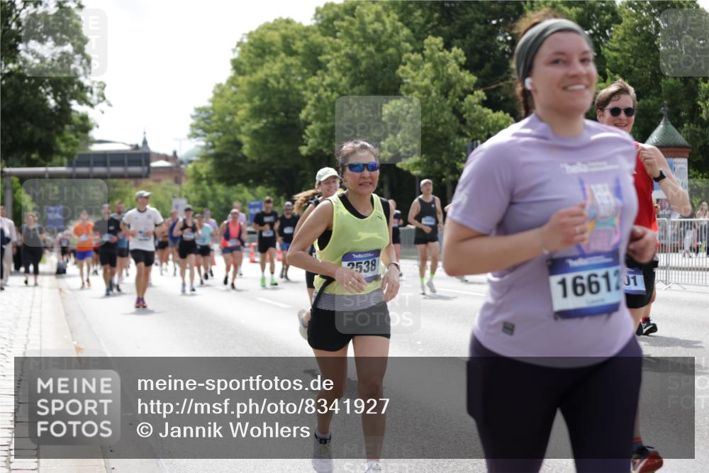 29.06.2025 - hella hamburg halbmarathon Jannik Wohlers http://msf.ph/oto/8341927 29.06.2025 10:42:19 Lombardsbrücke 1656, 1964, 1994, 2401, 2509, 2538, 2580, 2940, 2941, 3283, 3378, 3874, 4092, 4105, 4334, 4385, 4778, 5417, 6120, 6764, 7513, 8161, 8529, 10008, 10454, 10697, 11142, 11710, 12151, 12441, 13070, 13241, 13776, 14042, 14084, 14126, 14170, 14556, 14636, 14694, 14769, 15168, 15190, 15219, 15221, 15820, 15977, 16612, 16892 meine-sportfotos.de