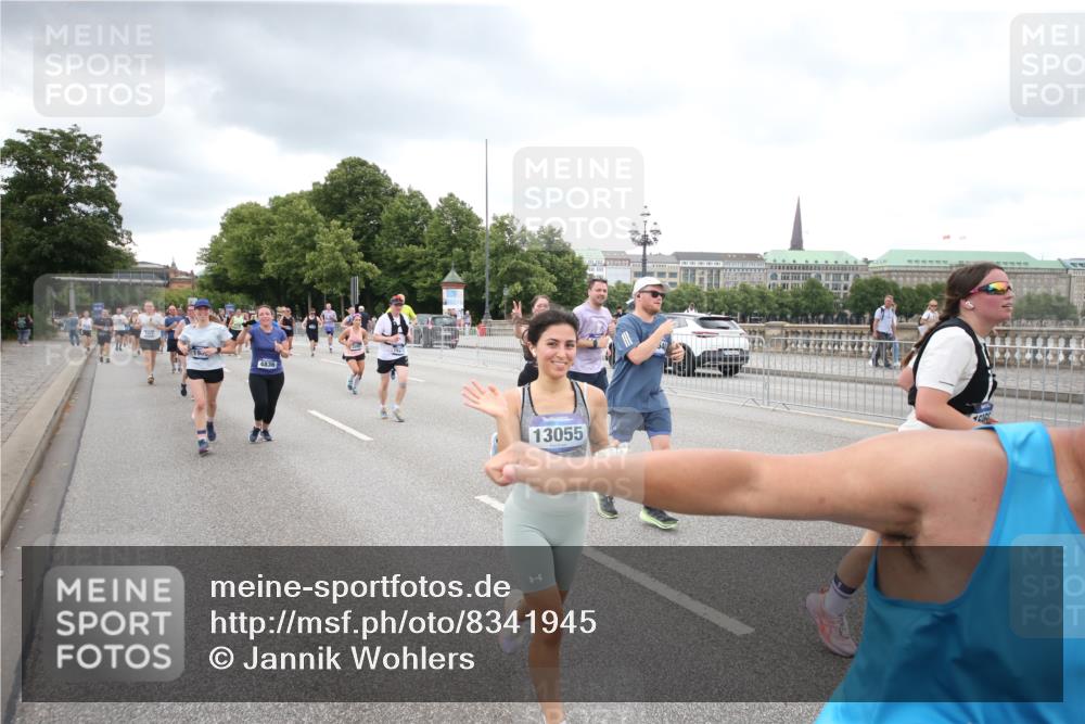 29.06.2025 - hella hamburg halbmarathon Jannik Wohlers http://msf.ph/oto/8341945 29.06.2025 10:55:43 Lombardsbrücke 1738, 1909, 2095, 2793, 3257, 3268, 4083, 4354, 4473, 4836, 5306, 5580, 5994, 6494, 6968, 7025, 7028, 7516, 7616, 8005, 8305, 9435, 9606, 9838, 10640, 10740, 10784, 10987, 11298, 11862, 11863, 12267, 12295, 12296, 12551, 13055, 13395, 13405, 13627, 14142, 14221, 14280, 14281, 15103, 15173, 15199, 15272, 15696, 15699, 16413, 16655, 16960, 17038, 17039, 17398, 18329, 18349, 19228 meine-sportfotos.de
