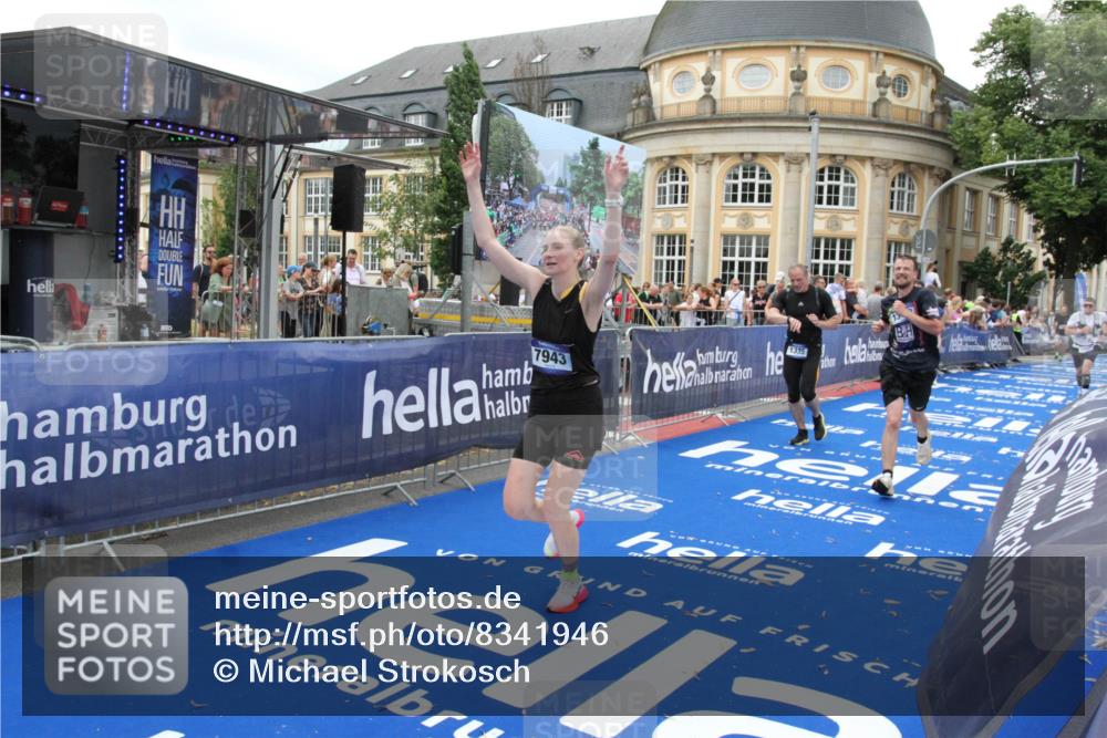 29.06.2025 - hella hamburg halbmarathon Michael Strokosch http://msf.ph/oto/8341946 29.06.2025 10:51:35 Ziel 1335, 5008, 7943, 10691, 13403, 13792, 15871, 17131, 19007 meine-sportfotos.de