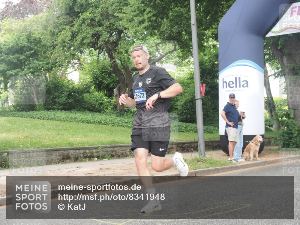 29.06.2025 - hella hamburg halbmarathon KatJ http://msf.ph/oto/8341948 29.06.2025 10:19:19 Zwischen KM18-KM19 3043, 6781, 7231 meine-sportfotos.de