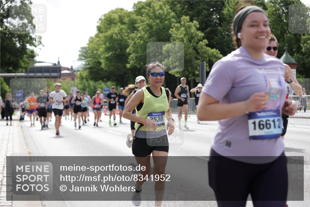 29.06.2025 - hella hamburg halbmarathon Jannik Wohlers http://msf.ph/oto/8341952 29.06.2025 10:42:19 Lombardsbrücke 1656, 1964, 1994, 2401, 2509, 2538, 2580, 2940, 2941, 3283, 3378, 3874, 4092, 4105, 4334, 4385, 4778, 5417, 6120, 6764, 7513, 8161, 8529, 10008, 10454, 10697, 11142, 11710, 12151, 12441, 13070, 13241, 13776, 14042, 14084, 14126, 14170, 14556, 14636, 14694, 14769, 15168, 15190, 15219, 15221, 15820, 15977, 16612, 16892 meine-sportfotos.de