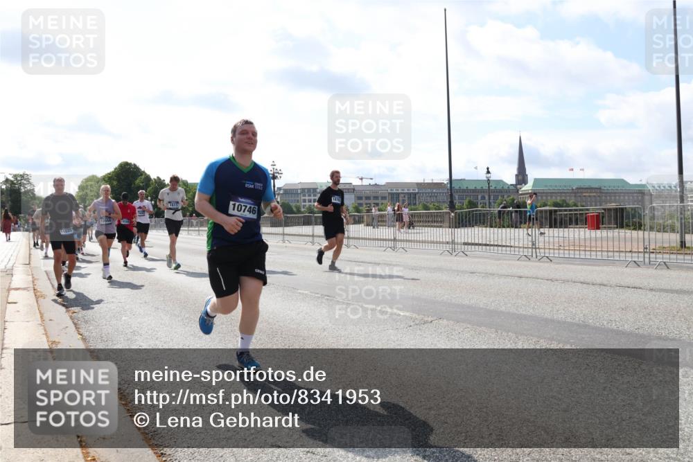 29.06.2025 - hella hamburg halbmarathon Lena Gebhardt http://msf.ph/oto/8341953 29.06.2025 10:00:42 Lombardsbrücke 18501, 11523, 18762, 1611, 10746, 1019, 1180, 1526, 1544, 1568, 1583, 1611, 1681, 2027, 2086, 2236, 2346, 2426, 2474, 2606, 2652, 2730, 2982, 3042, 3059, 3141, 3177, 3319, 3400, 3740, 3794, 3861, 3983, 4419, 4579, 4594, 4616, 4708, 4767, 4813, 4940, 4945, 5033, 5418, 5643, 5728, 5870, 6082, 6084, 6104, 6138, 6147, 6220, 6260, 6443, 6470, 6714, 6757, 7757, 7759, 7761, 8255, 8326, 8478, 8632, 8923, 9124, 9553, 9555, 9577, 10074, 10271, 10599 meine-sportfotos.de