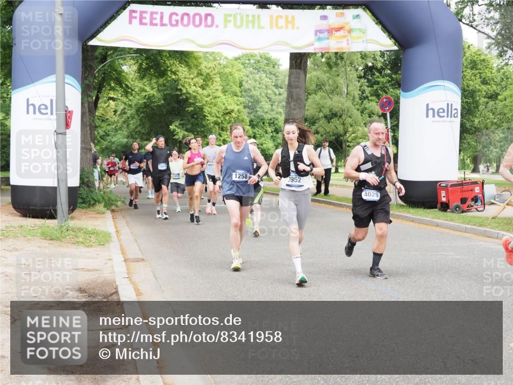 29.06.2025 - hella hamburg halbmarathon MichiJ http://msf.ph/oto/8341958 29.06.2025 10:40:15 Zwischen KM18-KM19 1151, 1258, 2208, 3715, 3952, 4029, 5378, 5638, 6481, 7896, 8273, 8651, 12321, 12379, 12875, 13032, 13211, 14805, 15643, 17198, 17773, 18729, 18901 meine-sportfotos.de