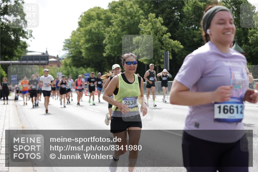 29.06.2025 - hella hamburg halbmarathon Jannik Wohlers http://msf.ph/oto/8341980 29.06.2025 10:42:19 Lombardsbrücke 1656, 1964, 1994, 2401, 2509, 2538, 2580, 2940, 2941, 3283, 3378, 3874, 4092, 4105, 4334, 4385, 4778, 5417, 6120, 6764, 7513, 8161, 8529, 10008, 10454, 10697, 11142, 11710, 12151, 12441, 13070, 13241, 13776, 14042, 14084, 14126, 14170, 14556, 14636, 14694, 14769, 15168, 15190, 15219, 15221, 15820, 15977, 16612, 16892 meine-sportfotos.de