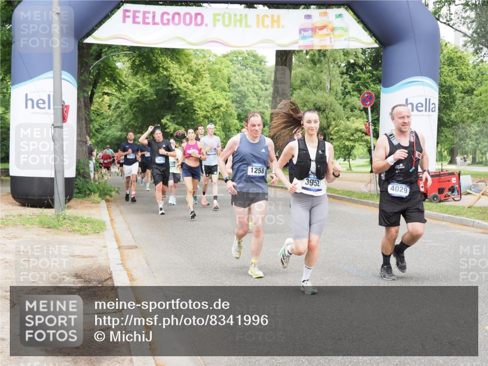 29.06.2025 - hella hamburg halbmarathon MichiJ http://msf.ph/oto/8341996 29.06.2025 10:40:16 Zwischen KM18-KM19 1151, 1258, 2208, 3952, 4029, 5378, 5907, 6481, 7896, 8273, 11217, 12321, 12379, 12875, 13032, 14791, 14805, 15446, 15643, 17773, 18729, 18901 meine-sportfotos.de