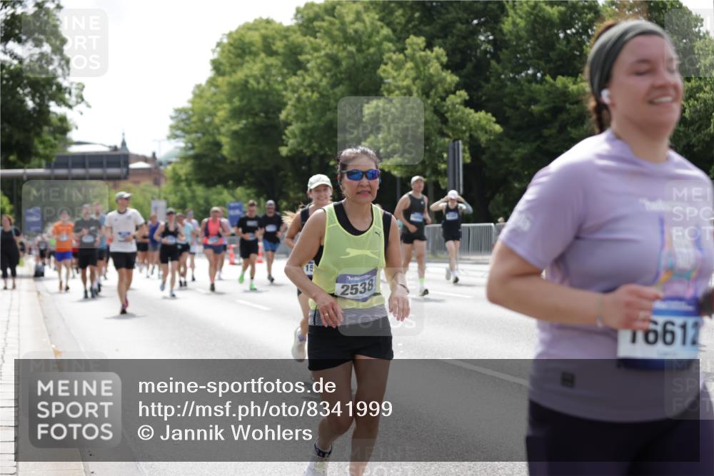 29.06.2025 - hella hamburg halbmarathon Jannik Wohlers http://msf.ph/oto/8341999 29.06.2025 10:42:19 Lombardsbrücke 1656, 1964, 1994, 2401, 2509, 2538, 2580, 2940, 2941, 3283, 3378, 3874, 4092, 4105, 4334, 4385, 4778, 5417, 6120, 6764, 7513, 8161, 8529, 10008, 10454, 10697, 11142, 11710, 12151, 12441, 13070, 13241, 13776, 14042, 14084, 14126, 14170, 14556, 14636, 14694, 14769, 15168, 15190, 15219, 15221, 15820, 15977, 16612, 16892 meine-sportfotos.de