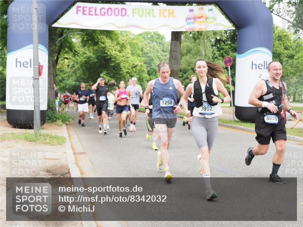 29.06.2025 - hella hamburg halbmarathon MichiJ http://msf.ph/oto/8342032 29.06.2025 10:40:16 Zwischen KM18-KM19 1151, 1258, 2208, 3952, 4029, 5378, 5907, 6481, 7896, 8273, 11217, 12321, 12379, 12875, 13032, 14791, 14805, 15446, 15643, 17773, 18729, 18901 meine-sportfotos.de