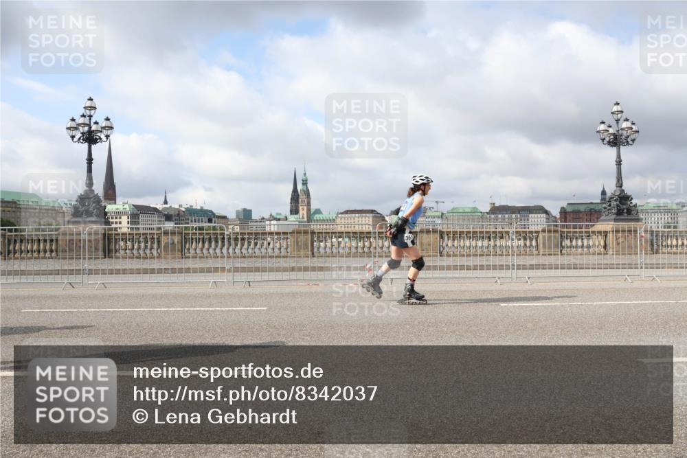 29.06.2025 - hella hamburg halbmarathon Lena Gebhardt http://msf.ph/oto/8342037 29.06.2025 09:09:06 Lombardsbrücke  meine-sportfotos.de