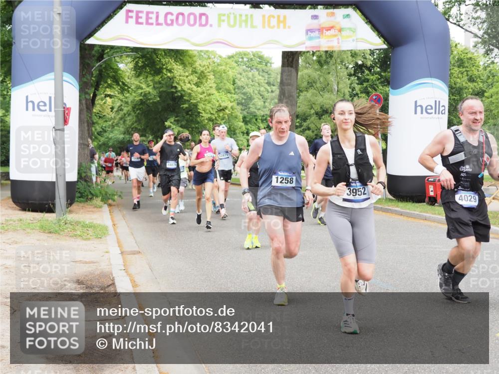 29.06.2025 - hella hamburg halbmarathon MichiJ http://msf.ph/oto/8342041 29.06.2025 10:40:16 Zwischen KM18-KM19 1151, 1258, 2208, 3952, 4029, 5378, 5907, 6481, 7896, 8273, 11217, 12321, 12379, 12875, 13032, 14791, 14805, 15446, 15643, 17773, 18729, 18901 meine-sportfotos.de