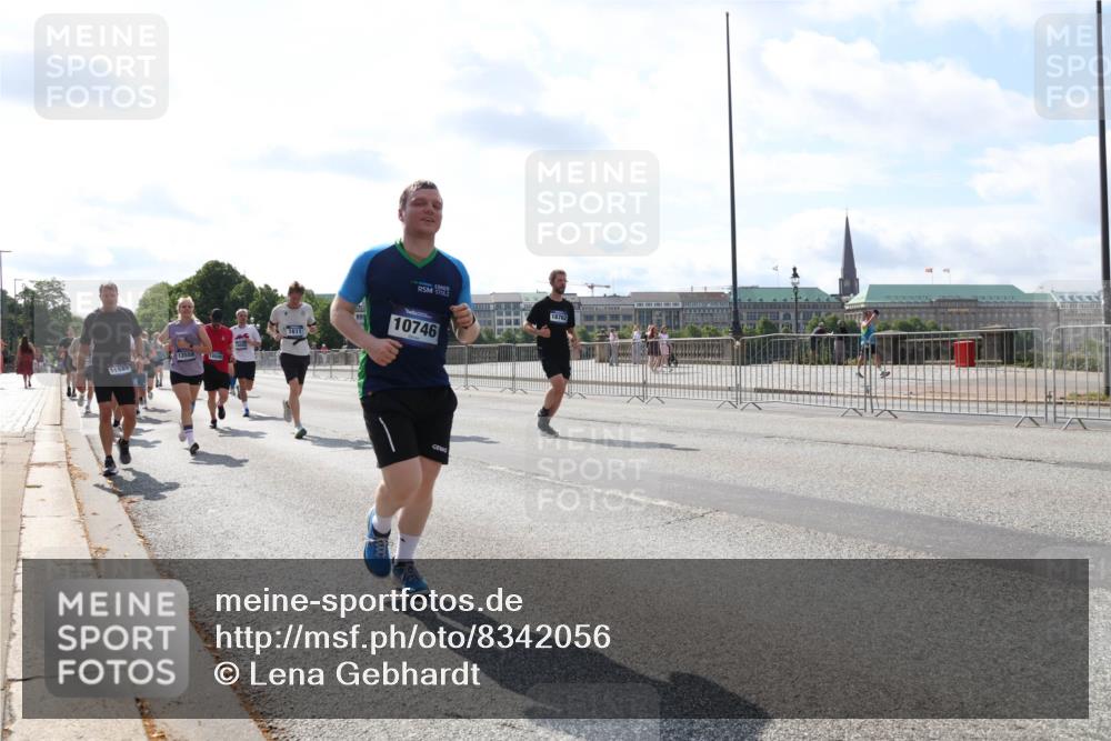 29.06.2025 - hella hamburg halbmarathon Lena Gebhardt http://msf.ph/oto/8342056 29.06.2025 10:00:43 Lombardsbrücke 13558, 5, 11623, 1611, 10746, 18762, 1019, 1180, 1526, 1544, 1568, 1583, 1611, 1681, 2027, 2086, 2236, 2346, 2426, 2474, 2606, 2652, 2730, 2982, 3042, 3059, 3141, 3177, 3319, 3400, 3740, 3794, 3861, 3983, 4419, 4579, 4594, 4616, 4708, 4767, 4813, 4940, 4945, 5033, 5418, 5643, 5728, 5870, 6082, 6084, 6138, 6147, 6220, 6260, 6443, 6470, 6714, 6757, 7658, 7757, 7759, 7761, 8255, 8326, 8478, 8632, 8923, 9124, 9553, 9555, 9577, 10074, 10271, 10599 meine-sportfotos.de