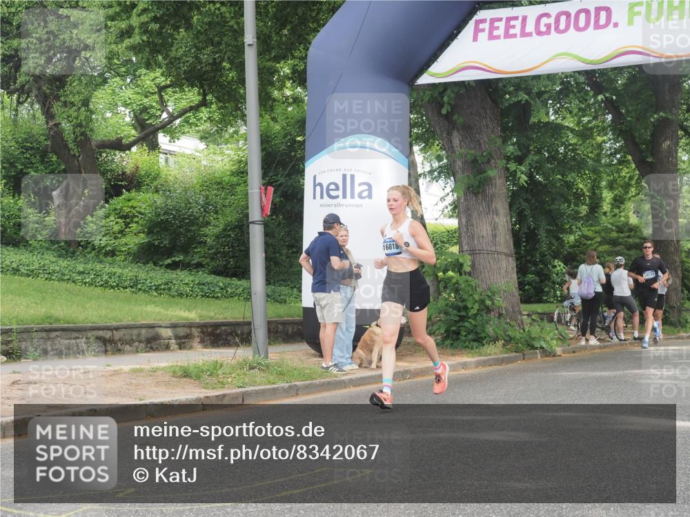 29.06.2025 - hella hamburg halbmarathon KatJ http://msf.ph/oto/8342067 29.06.2025 10:19:28 Zwischen KM18-KM19  meine-sportfotos.de