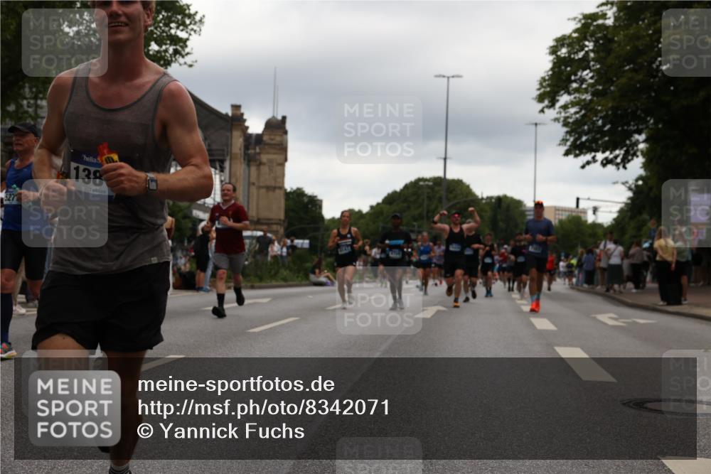 29.06.2025 - hella hamburg halbmarathon Yannick Fuchs http://msf.ph/oto/8342071 29.06.2025 10:52:14 20KM 1319, 1595, 1833, 2250, 2488, 2656, 2840, 2996, 3251, 3859, 4319, 4502, 4550, 4632, 4708, 4767, 5277, 5341, 5675, 5926, 6104, 6138, 6147, 6592, 7082, 7138, 7189, 7856, 8322, 8585, 9230, 9316, 10020, 10319, 10703, 10788, 11394, 11605, 11645, 11846, 12378, 12495, 12585, 12734, 12879, 13287, 13512, 13694, 13816, 13880, 14266, 14571, 14673, 15197, 15434, 15527, 16189, 16531, 17405, 17531, 17827, 18068, 18180, 18492, 18501, 18587, 18727, 18985 meine-sportfotos.de