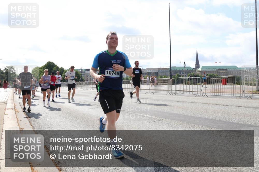 29.06.2025 - hella hamburg halbmarathon Lena Gebhardt http://msf.ph/oto/8342075 29.06.2025 10:00:43 Lombardsbrücke 11523, 13558, 1611, 10746, 18762, 1019, 1180, 1526, 1544, 1568, 1583, 1611, 1681, 2027, 2086, 2236, 2346, 2426, 2474, 2606, 2652, 2730, 2982, 3042, 3059, 3141, 3177, 3319, 3400, 3740, 3794, 3861, 3983, 4419, 4579, 4594, 4616, 4708, 4767, 4813, 4940, 4945, 5033, 5418, 5643, 5728, 5870, 6082, 6084, 6138, 6147, 6220, 6260, 6443, 6470, 6714, 6757, 7658, 7757, 7759, 7761, 8255, 8326, 8478, 8632, 8923, 9124, 9553, 9555, 9577, 10074, 10271, 10599 meine-sportfotos.de