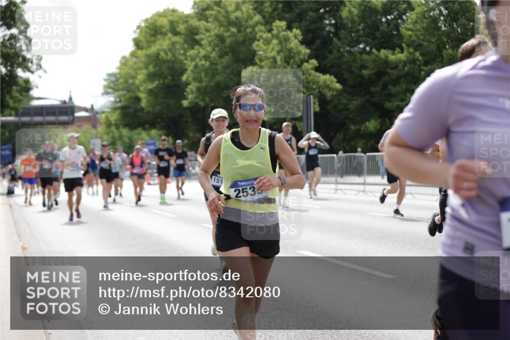 29.06.2025 - hella hamburg halbmarathon Jannik Wohlers http://msf.ph/oto/8342080 29.06.2025 10:42:19 Lombardsbrücke 1656, 1964, 1994, 2401, 2509, 2538, 2580, 2940, 2941, 3283, 3378, 3874, 4092, 4105, 4334, 4385, 4778, 5417, 6120, 6764, 7513, 8161, 8529, 10008, 10454, 10697, 11142, 11710, 12151, 12441, 13070, 13241, 13776, 14042, 14084, 14126, 14170, 14556, 14636, 14694, 14769, 15168, 15190, 15219, 15221, 15820, 15977, 16612, 16892 meine-sportfotos.de