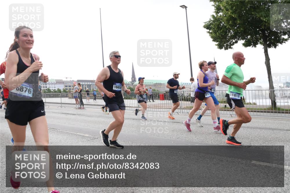 29.06.2025 - hella hamburg halbmarathon Lena Gebhardt http://msf.ph/oto/8342083 29.06.2025 10:38:17 Lombardsbrücke 6876, 16658, 8015, 11812, 1196, 1394, 1457, 1578, 1596, 1721, 1742, 1791, 1799, 1901, 1966, 1985, 2113, 2151, 2498, 2786, 3010, 3094, 3095, 3216, 3242, 3246, 3286, 3338, 3635, 3636, 3716, 3777, 3841, 3880, 4139, 4155, 4159, 4414, 4883, 4921, 5085, 5089, 5139, 5155, 5300, 5617, 5684, 5713, 5735, 6199, 6200, 6362, 6697, 6751, 6930, 7117, 7118, 7165, 7244, 7371, 7552, 7561, 7629, 7692, 7696, 7868, 7914, 8985, 10836, 11087, 11543 meine-sportfotos.de