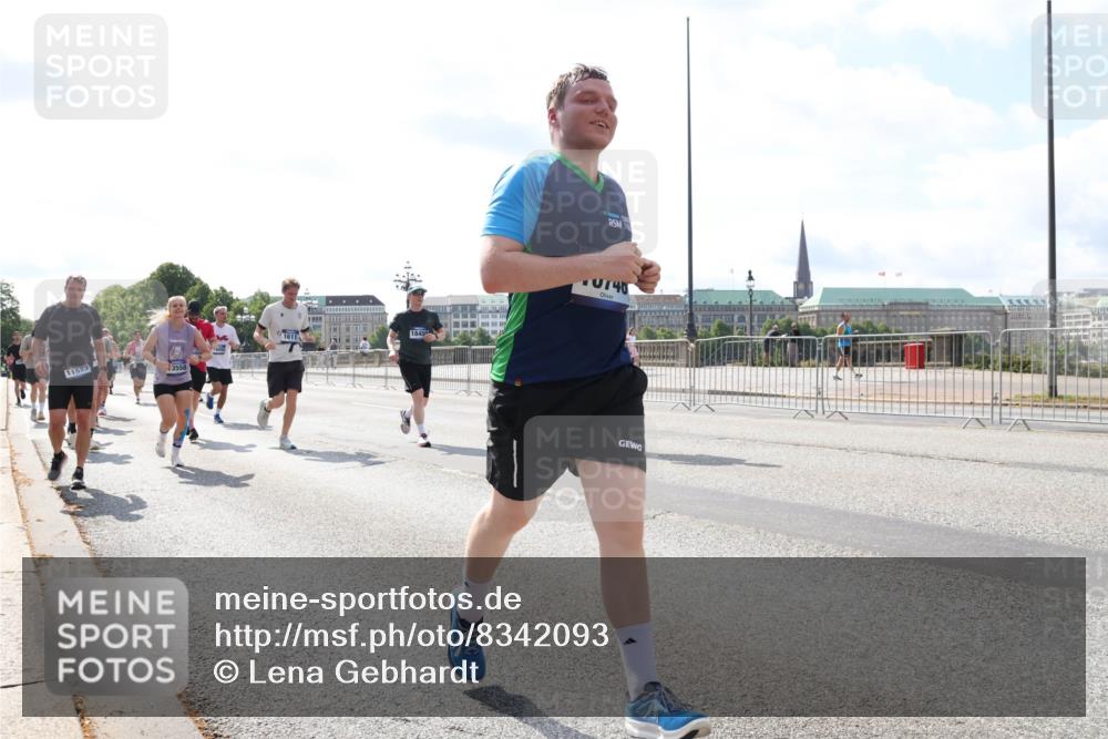 29.06.2025 - hella hamburg halbmarathon Lena Gebhardt http://msf.ph/oto/8342093 29.06.2025 10:00:43 Lombardsbrücke 11523, 3558, 1611, 0740, 1019, 1180, 1526, 1544, 1568, 1583, 1611, 1681, 2027, 2086, 2236, 2346, 2426, 2474, 2606, 2652, 2730, 2982, 3042, 3059, 3141, 3177, 3319, 3400, 3740, 3794, 3861, 3983, 4419, 4579, 4594, 4616, 4708, 4767, 4813, 4940, 4945, 5033, 5418, 5643, 5728, 5870, 6082, 6084, 6138, 6147, 6220, 6260, 6443, 6470, 6714, 6757, 7658, 7757, 7759, 7761, 8255, 8326, 8478, 8632, 8923, 9124, 9553, 9555, 9577, 10074, 10271, 10599 meine-sportfotos.de