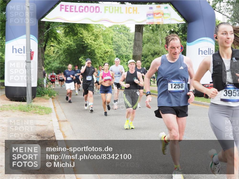 29.06.2025 - hella hamburg halbmarathon MichiJ http://msf.ph/oto/8342100 29.06.2025 10:40:17 Zwischen KM18-KM19 1151, 1258, 2208, 3952, 4029, 5378, 5907, 6481, 7896, 8361, 11217, 12321, 12379, 12875, 14791, 14805, 15446, 15643, 17773, 18729 meine-sportfotos.de