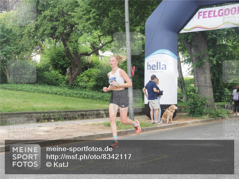 29.06.2025 - hella hamburg halbmarathon KatJ http://msf.ph/oto/8342117 29.06.2025 10:19:28 Zwischen KM18-KM19  meine-sportfotos.de