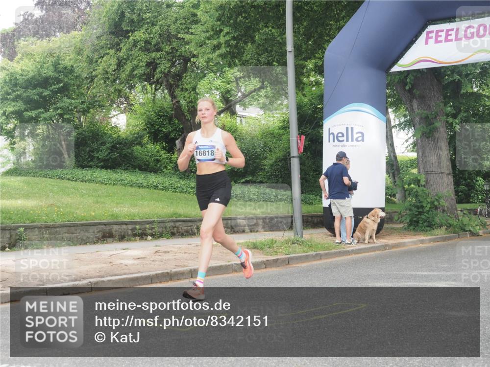 29.06.2025 - hella hamburg halbmarathon KatJ http://msf.ph/oto/8342151 29.06.2025 10:19:29 Zwischen KM18-KM19  meine-sportfotos.de