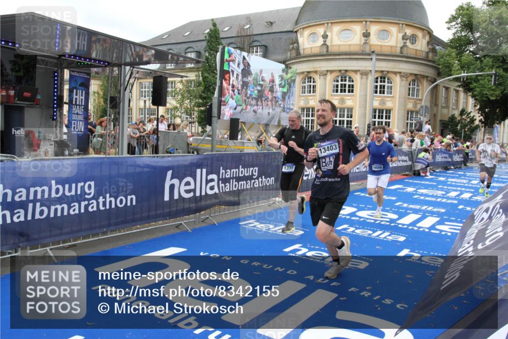 29.06.2025 - hella hamburg halbmarathon Michael Strokosch http://msf.ph/oto/8342155 29.06.2025 10:51:36 Ziel 1335, 5008, 7943, 10691, 13327, 13403, 17131, 19007 meine-sportfotos.de