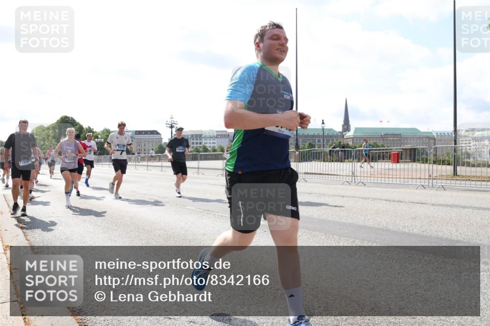 29.06.2025 - hella hamburg halbmarathon Lena Gebhardt http://msf.ph/oto/8342166 29.06.2025 10:00:43 Lombardsbrücke 11523, 13558, 1611, 18450, 1019, 1180, 1526, 1544, 1568, 1583, 1611, 1681, 2027, 2086, 2236, 2346, 2426, 2474, 2606, 2652, 2730, 2982, 3042, 3059, 3141, 3177, 3319, 3400, 3740, 3794, 3861, 3983, 4419, 4579, 4594, 4616, 4708, 4767, 4813, 4940, 4945, 5033, 5418, 5643, 5728, 5870, 6082, 6084, 6138, 6147, 6220, 6260, 6443, 6470, 6714, 6757, 7658, 7757, 7759, 7761, 8255, 8326, 8478, 8632, 8923, 9124, 9553, 9555, 9577, 10074, 10271, 10599 meine-sportfotos.de
