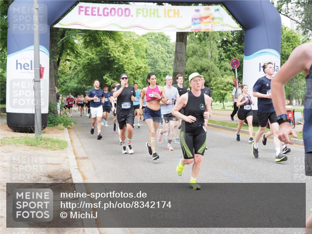29.06.2025 - hella hamburg halbmarathon MichiJ http://msf.ph/oto/8342174 29.06.2025 10:40:17 Zwischen KM18-KM19 1151, 1258, 2208, 3952, 4029, 5378, 5907, 6481, 7896, 8361, 11217, 12321, 12379, 12875, 14791, 14805, 15446, 15643, 17773, 18729 meine-sportfotos.de