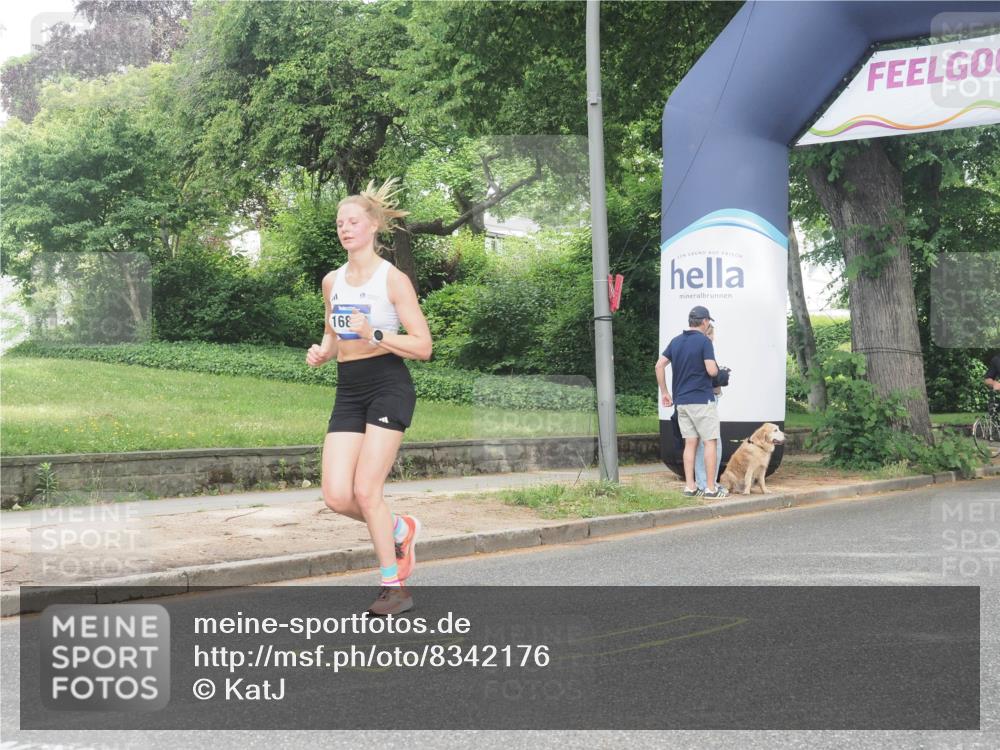 29.06.2025 - hella hamburg halbmarathon KatJ http://msf.ph/oto/8342176 29.06.2025 10:19:29 Zwischen KM18-KM19  meine-sportfotos.de