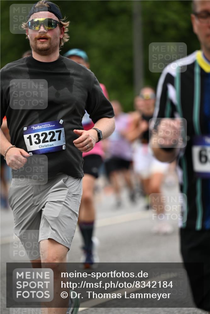 29.06.2025 - hella hamburg halbmarathon Dr. Thomas Lammeyer http://msf.ph/oto/8342184 29.06.2025 10:40:21 Kennedybrücke 1036, 1102, 1183, 1284, 1336, 1717, 2352, 2588, 3243, 3741, 3990, 4902, 4937, 5012, 5240, 5246, 5531, 6021, 6381, 6845, 6896, 7111, 7275, 7927, 8356, 8947, 9295, 10047, 10119, 10336, 10341, 10567, 11010, 11187, 11198 meine-sportfotos.de