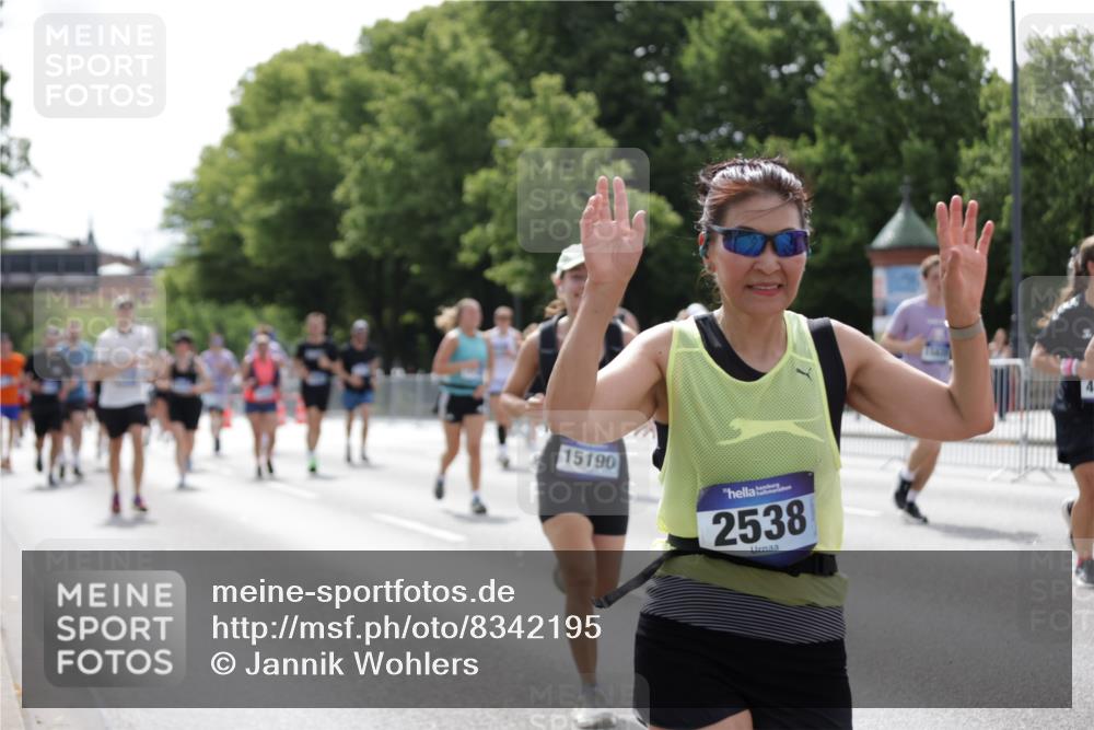 29.06.2025 - hella hamburg halbmarathon Jannik Wohlers http://msf.ph/oto/8342195 29.06.2025 10:42:20 Lombardsbrücke 1656, 1964, 1994, 2401, 2509, 2538, 2580, 2940, 2941, 3283, 3378, 3874, 4092, 4105, 4334, 4385, 4778, 5417, 6120, 6764, 7513, 8161, 8529, 10008, 10454, 10697, 11142, 11710, 12151, 12441, 13070, 13241, 13776, 14084, 14126, 14170, 14556, 14636, 14694, 15168, 15190, 15219, 15221, 15820, 15977, 16612, 16892 meine-sportfotos.de