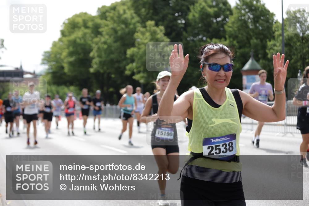 29.06.2025 - hella hamburg halbmarathon Jannik Wohlers http://msf.ph/oto/8342213 29.06.2025 10:42:20 Lombardsbrücke 1656, 1964, 1994, 2401, 2509, 2538, 2580, 2940, 2941, 3283, 3378, 3874, 4092, 4105, 4334, 4385, 4778, 5417, 6120, 6764, 7513, 8161, 8529, 10008, 10454, 10697, 11142, 11710, 12151, 12441, 13070, 13241, 13776, 14084, 14126, 14170, 14556, 14636, 14694, 15168, 15190, 15219, 15221, 15820, 15977, 16612, 16892 meine-sportfotos.de