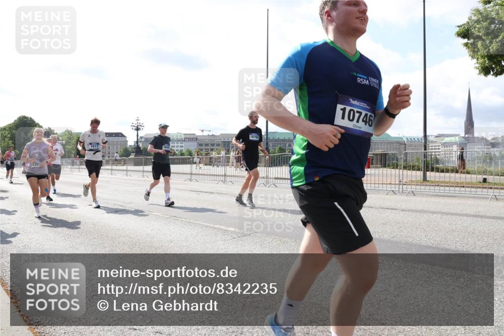 29.06.2025 - hella hamburg halbmarathon Lena Gebhardt http://msf.ph/oto/8342235 29.06.2025 10:00:43 Lombardsbrücke 1355, 1611, 1845, 18762, 10746, 1019, 1180, 1526, 1544, 1568, 1583, 1611, 1681, 2027, 2086, 2236, 2346, 2426, 2474, 2606, 2652, 2730, 2982, 3042, 3059, 3141, 3177, 3319, 3400, 3740, 3794, 3861, 3983, 4419, 4579, 4594, 4616, 4708, 4767, 4813, 4940, 4945, 5033, 5418, 5643, 5728, 5870, 6082, 6084, 6138, 6147, 6220, 6260, 6443, 6470, 6714, 6757, 7658, 7757, 7759, 7761, 8255, 8326, 8478, 8632, 8923, 9124, 9553, 9555, 9577, 10074, 10271, 10599 meine-sportfotos.de