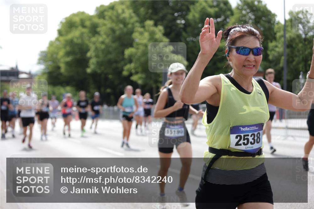 29.06.2025 - hella hamburg halbmarathon Jannik Wohlers http://msf.ph/oto/8342240 29.06.2025 10:42:20 Lombardsbrücke 1656, 1964, 1994, 2401, 2509, 2538, 2580, 2940, 2941, 3283, 3378, 3874, 4092, 4105, 4334, 4385, 4778, 5417, 6120, 6764, 7513, 8161, 8529, 10008, 10454, 10697, 11142, 11710, 12151, 12441, 13070, 13241, 13776, 14084, 14126, 14170, 14556, 14636, 14694, 15168, 15190, 15219, 15221, 15820, 15977, 16612, 16892 meine-sportfotos.de