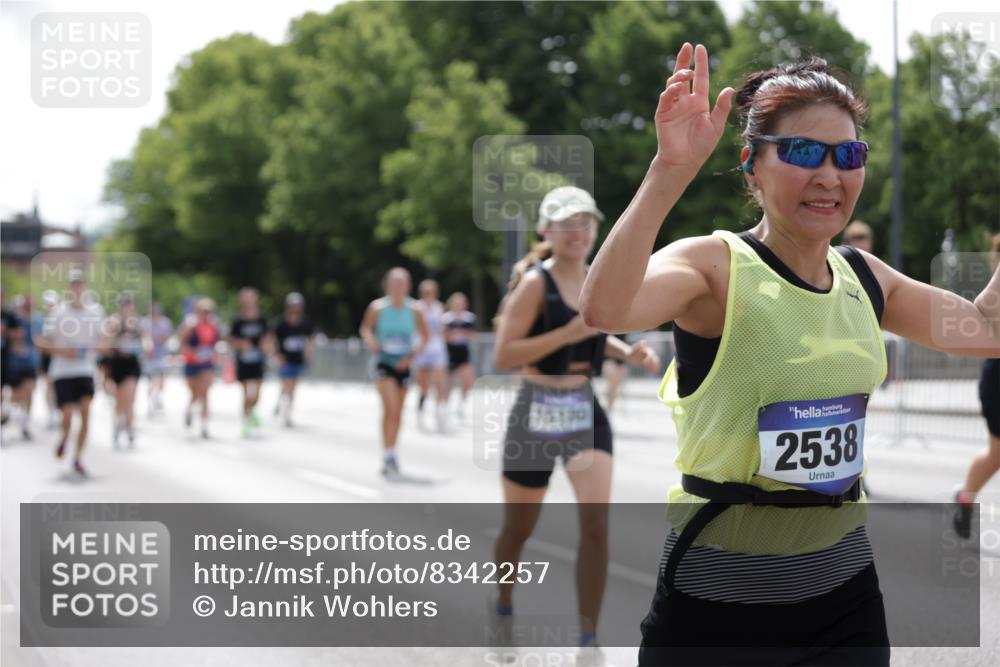 29.06.2025 - hella hamburg halbmarathon Jannik Wohlers http://msf.ph/oto/8342257 29.06.2025 10:42:20 Lombardsbrücke 1656, 1964, 1994, 2401, 2509, 2538, 2580, 2940, 2941, 3283, 3378, 3874, 4092, 4105, 4334, 4385, 4778, 5417, 6120, 6764, 7513, 8161, 8529, 10008, 10454, 10697, 11142, 11710, 12151, 12441, 13070, 13241, 13776, 14084, 14126, 14170, 14556, 14636, 14694, 15168, 15190, 15219, 15221, 15820, 15977, 16612, 16892 meine-sportfotos.de