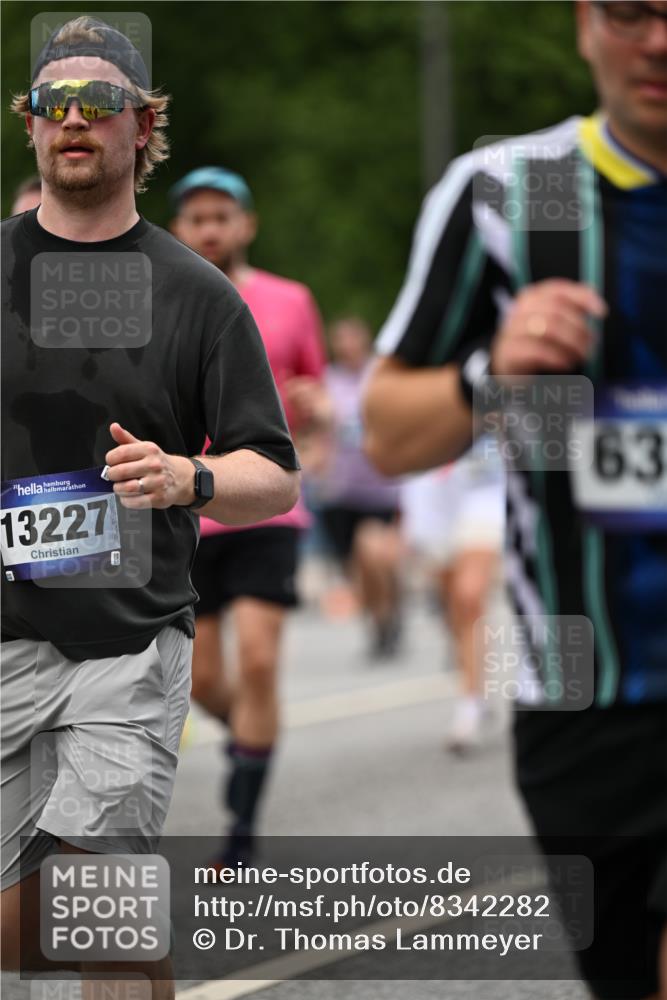 29.06.2025 - hella hamburg halbmarathon Dr. Thomas Lammeyer http://msf.ph/oto/8342282 29.06.2025 10:40:21 Kennedybrücke 1036, 1102, 1183, 1284, 1336, 1717, 2352, 2588, 3243, 3741, 3990, 4902, 4937, 5012, 5240, 5246, 5531, 6021, 6381, 6845, 6896, 7111, 7275, 7927, 8356, 8947, 9295, 10047, 10119, 10336, 10341, 10567, 11010, 11187, 11198 meine-sportfotos.de