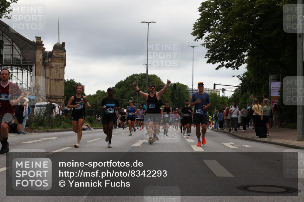 29.06.2025 - hella hamburg halbmarathon Yannick Fuchs http://msf.ph/oto/8342293 29.06.2025 10:52:15 20KM 1319, 1595, 1833, 2250, 2488, 2619, 2656, 2840, 2996, 3251, 3859, 4319, 4502, 4550, 4708, 4767, 5277, 5341, 5675, 5926, 6104, 6138, 6147, 6592, 7082, 7189, 7856, 8089, 8322, 8585, 9230, 9316, 10020, 10319, 10518, 10703, 10788, 11394, 11605, 11645, 11846, 12378, 12495, 12585, 12734, 12879, 13287, 13512, 13694, 13816, 13880, 14266, 14673, 15197, 15434, 15527, 16189, 16531, 17405, 17531, 17827, 18180, 18492, 18587, 18727, 18985 meine-sportfotos.de