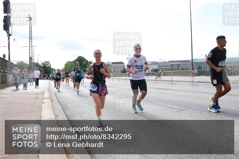 29.06.2025 - hella hamburg halbmarathon Lena Gebhardt http://msf.ph/oto/8342295 29.06.2025 10:13:28 Lombardsbrücke 7460, 1747, 19035, 17474, 1007, 1747, 1859, 2055, 2359, 2721, 2904, 2961, 2987, 3218, 3360, 3728, 3729, 4187, 4795, 4950, 5232, 5546, 5631, 6026, 6489, 6717, 6724, 7346, 7446, 7447, 7460, 7873, 7913, 8279, 8398, 8405, 8913, 9128, 9141, 9527, 9612, 9631, 10977, 12313, 12492, 12797, 12928, 12929, 13331, 13928, 15663, 15922, 16030, 16255, 16437, 16491, 17472, 17474, 17699, 17988, 18048, 18222, 18231, 18320, 18732 meine-sportfotos.de