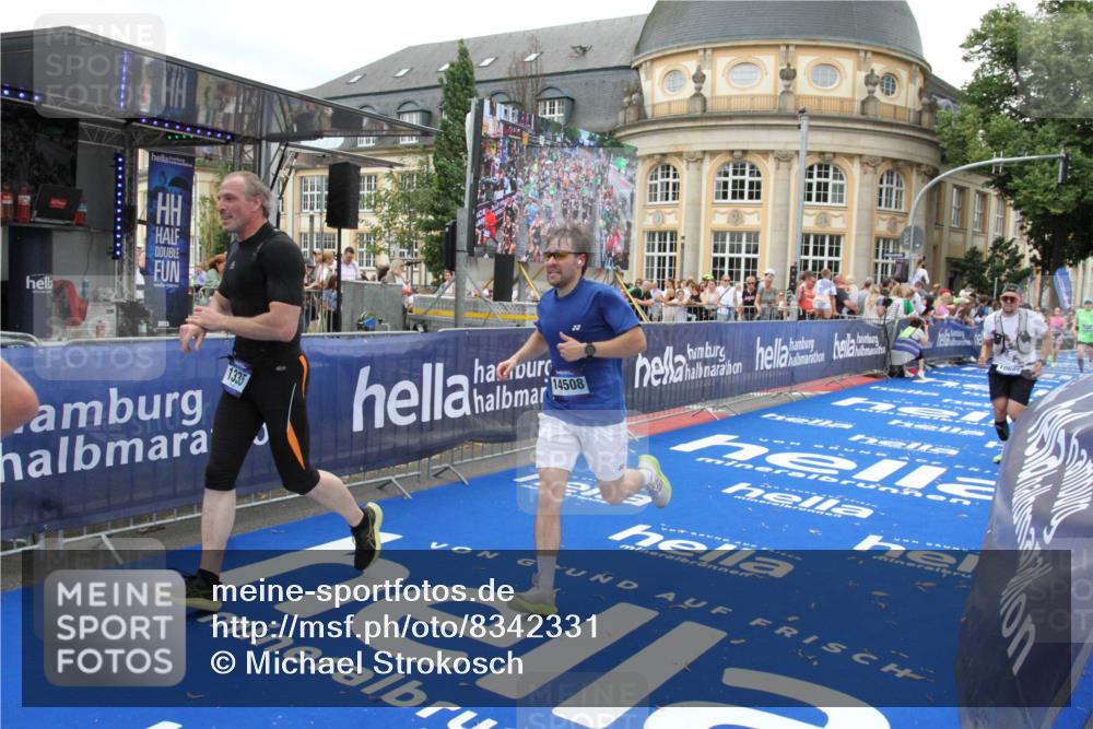 29.06.2025 - hella hamburg halbmarathon Michael Strokosch http://msf.ph/oto/8342331 29.06.2025 10:51:37 Ziel 1335, 5008, 7943, 10691, 13327, 13403, 19007 meine-sportfotos.de