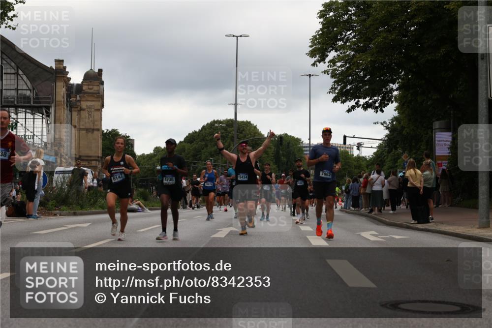 29.06.2025 - hella hamburg halbmarathon Yannick Fuchs http://msf.ph/oto/8342353 29.06.2025 10:52:15 20KM 1319, 1595, 1833, 2250, 2488, 2619, 2656, 2840, 2996, 3251, 3859, 4319, 4502, 4550, 4708, 4767, 5277, 5341, 5675, 5926, 6104, 6138, 6147, 6592, 7082, 7189, 7856, 8089, 8322, 8585, 9230, 9316, 10020, 10319, 10518, 10703, 10788, 11394, 11605, 11645, 11846, 12378, 12495, 12585, 12734, 12879, 13287, 13512, 13694, 13816, 13880, 14266, 14673, 15197, 15434, 15527, 16189, 16531, 17405, 17531, 17827, 18180, 18492, 18587, 18727, 18985 meine-sportfotos.de