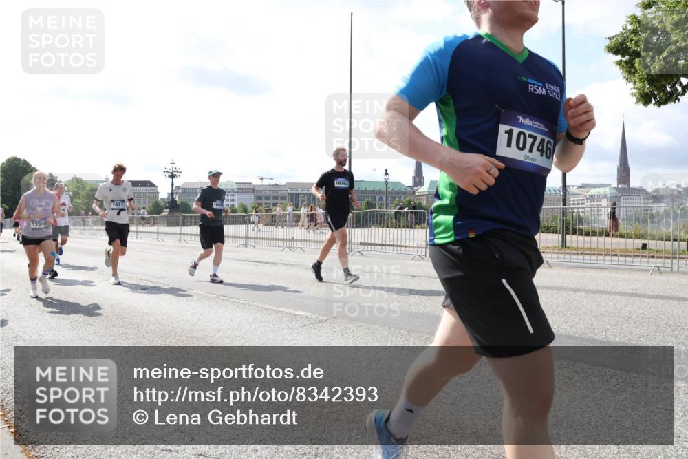 29.06.2025 - hella hamburg halbmarathon Lena Gebhardt http://msf.ph/oto/8342393 29.06.2025 10:00:43 Lombardsbrücke 13558, 1611, 1845, 18762, 10746, 1019, 1180, 1526, 1544, 1568, 1583, 1611, 1681, 2027, 2086, 2236, 2346, 2426, 2474, 2606, 2652, 2730, 2982, 3042, 3059, 3141, 3177, 3319, 3400, 3740, 3794, 3861, 3983, 4419, 4579, 4594, 4616, 4708, 4767, 4813, 4940, 4945, 5033, 5418, 5643, 5728, 5870, 6082, 6084, 6138, 6147, 6220, 6260, 6443, 6470, 6714, 6757, 7658, 7757, 7759, 7761, 8255, 8326, 8478, 8632, 8923, 9124, 9553, 9555, 9577, 10074, 10271, 10599 meine-sportfotos.de