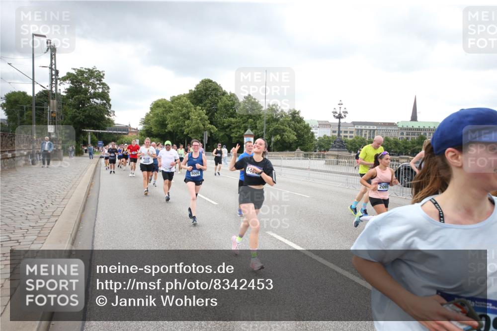 29.06.2025 - hella hamburg halbmarathon Jannik Wohlers http://msf.ph/oto/8342453 29.06.2025 10:55:46 Lombardsbrücke 1738, 1909, 2095, 2793, 3257, 3268, 4083, 4354, 4473, 4836, 5306, 5580, 5757, 5994, 6494, 6968, 7025, 7028, 7616, 8005, 8305, 8517, 9435, 9606, 9838, 9948, 9953, 10640, 10740, 10784, 10987, 11298, 11862, 11863, 12267, 12295, 12296, 12551, 13055, 13395, 13405, 13627, 13965, 14142, 14221, 14280, 14281, 15103, 15173, 15199, 15272, 15443, 15696, 15699, 16413, 16655, 16960, 17084, 17398, 17649, 17673, 18329, 18349, 19228 meine-sportfotos.de