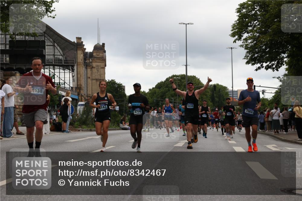 29.06.2025 - hella hamburg halbmarathon Yannick Fuchs http://msf.ph/oto/8342467 29.06.2025 10:52:16 20KM 1319, 1595, 1833, 2159, 2250, 2488, 2619, 2656, 2840, 2996, 3251, 3859, 4319, 4502, 4550, 4708, 4767, 5277, 5341, 5675, 5926, 6104, 6138, 6147, 6592, 7082, 7189, 7856, 8089, 8322, 8585, 9230, 9316, 10020, 10268, 10319, 10518, 10703, 10788, 11394, 11605, 11645, 11846, 12378, 12495, 12585, 12734, 12879, 13287, 13512, 13654, 13694, 13816, 13880, 14266, 14673, 15197, 15434, 15527, 16189, 16531, 17405, 17531, 17827, 18180, 18492, 18587, 18727, 18985 meine-sportfotos.de