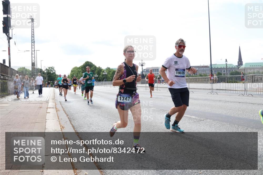 29.06.2025 - hella hamburg halbmarathon Lena Gebhardt http://msf.ph/oto/8342472 29.06.2025 10:13:28 Lombardsbrücke 7460, 1747, 19035, 1007, 1747, 1859, 2055, 2359, 2721, 2904, 2961, 2987, 3218, 3360, 3728, 3729, 4187, 4795, 4950, 5232, 5546, 5631, 6026, 6489, 6717, 6724, 7346, 7446, 7447, 7460, 7873, 7913, 8279, 8398, 8405, 8913, 9128, 9141, 9527, 9612, 9631, 10977, 12313, 12492, 12797, 12928, 12929, 13331, 13928, 15663, 15922, 16030, 16255, 16437, 16491, 17472, 17474, 17699, 17988, 18048, 18222, 18231, 18320, 18732 meine-sportfotos.de