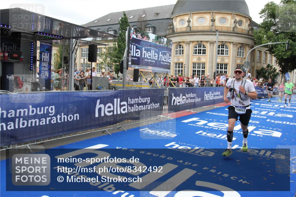 29.06.2025 - hella hamburg halbmarathon Michael Strokosch http://msf.ph/oto/8342492 29.06.2025 10:51:38 Ziel 1335, 5008, 10691, 13327, 13403, 14012, 19007, 19020 meine-sportfotos.de
