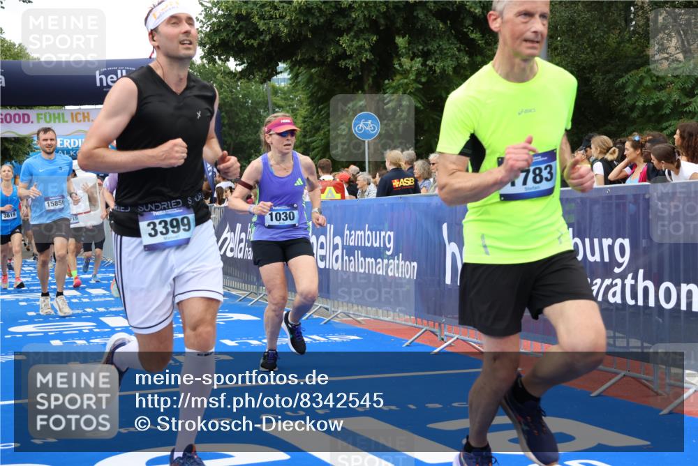29.06.2025 - hella hamburg halbmarathon Strokosch-Dieckow http://msf.ph/oto/8342545 29.06.2025 10:53:34 Ziel 1030, 1061, 1098, 1499, 1502, 1783, 2058, 2070, 2630, 3399, 3819, 5399, 5866, 6628, 6762, 10549, 10895, 11068, 11588, 11589, 11604, 12632, 12909, 13865, 13912, 15061, 15113, 15441, 15497, 15856, 16092, 17482, 17710, 18143, 18450, 18612, 18666, 18715 meine-sportfotos.de
