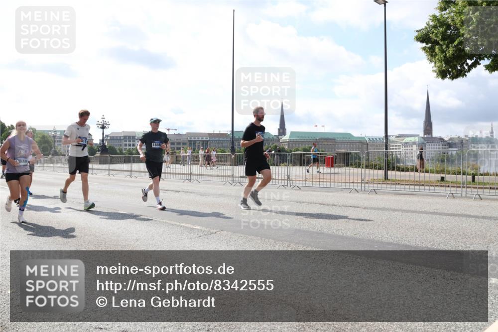29.06.2025 - hella hamburg halbmarathon Lena Gebhardt http://msf.ph/oto/8342555 29.06.2025 10:00:44 Lombardsbrücke 3558, 511, 18459, 1019, 1180, 1526, 1544, 1568, 1583, 1611, 1681, 1726, 2027, 2086, 2236, 2346, 2426, 2474, 2606, 2652, 2730, 2982, 3042, 3059, 3141, 3177, 3319, 3400, 3740, 3794, 3861, 3983, 4419, 4579, 4594, 4616, 4708, 4767, 4813, 4940, 4945, 5033, 5418, 5643, 5728, 5870, 6082, 6084, 6138, 6147, 6220, 6260, 6443, 6470, 6531, 6714, 6757, 7658, 7757, 7759, 7761, 8255, 8326, 8478, 8632, 8923, 9124, 9553, 9555, 9577, 10074, 10271, 10599 meine-sportfotos.de
