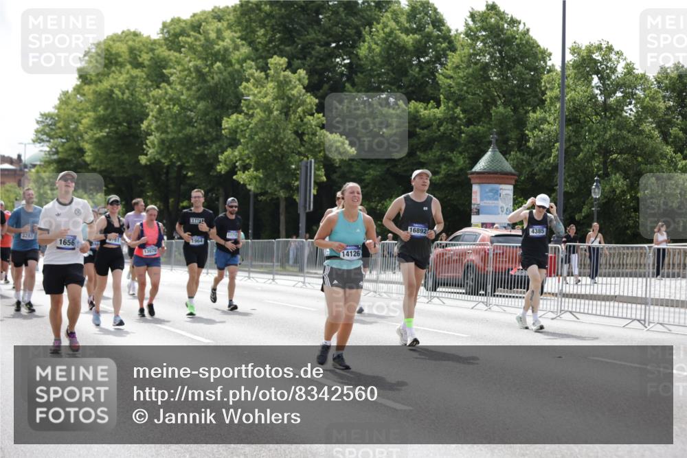 29.06.2025 - hella hamburg halbmarathon Jannik Wohlers http://msf.ph/oto/8342560 29.06.2025 10:42:22 Lombardsbrücke 1656, 1964, 1994, 2401, 2509, 2940, 2941, 3283, 3378, 3874, 4092, 4105, 4334, 4385, 4778, 5417, 6120, 6764, 7513, 8161, 8529, 9378, 10008, 10454, 10697, 11142, 11710, 12151, 12441, 13070, 13241, 13776, 14126, 14170, 14422, 14556, 14694, 15168, 15190, 15219, 15221, 15820, 15977, 16279, 16612, 16892, 17037 meine-sportfotos.de