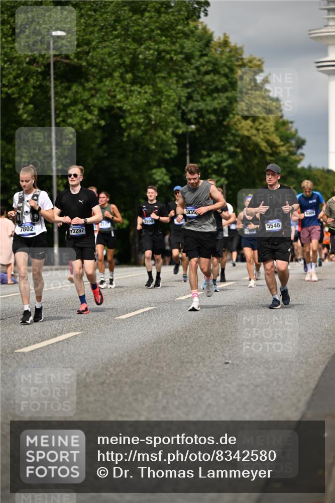 29.06.2025 - hella hamburg halbmarathon Dr. Thomas Lammeyer http://msf.ph/oto/8342580 29.06.2025 10:18:12 Kennedybrücke 1406, 2990, 3020, 3154, 3728, 3756, 3939, 5546, 5670, 6028, 6083, 6089, 7209, 7802, 7840, 7991, 8001, 8147, 8409, 9141, 9845, 10610, 11355 meine-sportfotos.de