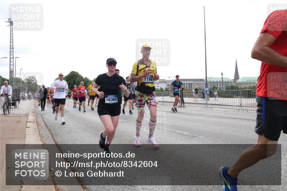 29.06.2025 - hella hamburg halbmarathon Lena Gebhardt http://msf.ph/oto/8342604 29.06.2025 10:38:18 Lombardsbrücke 3716, 16360, 1196, 1196, 1394, 1457, 1578, 1596, 1721, 1742, 1791, 1799, 1901, 1966, 1985, 2113, 2151, 2498, 2786, 3010, 3094, 3095, 3216, 3242, 3246, 3286, 3338, 3635, 3636, 3716, 3777, 3841, 3880, 4139, 4155, 4159, 4414, 4883, 4921, 5085, 5089, 5139, 5155, 5300, 5617, 5684, 5713, 5735, 6199, 6200, 6362, 6697, 6751, 6930, 7117, 7118, 7148, 7165, 7244, 7371, 7552, 7561, 7629, 7692, 7696, 7868, 7914, 8985, 10836, 11087, 11543 meine-sportfotos.de